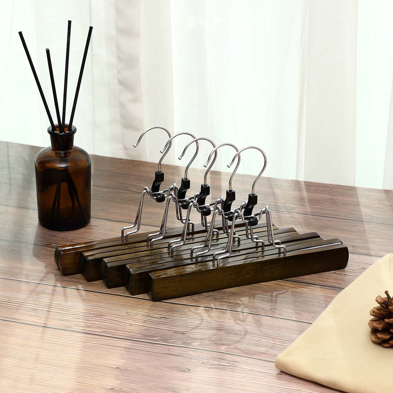 6 Grucce Per Bambini In Legno Bianco 30cm - Con Pinze In Metallo Per Gonne E Pantaloni, Design Salvaspazio - Foto 6